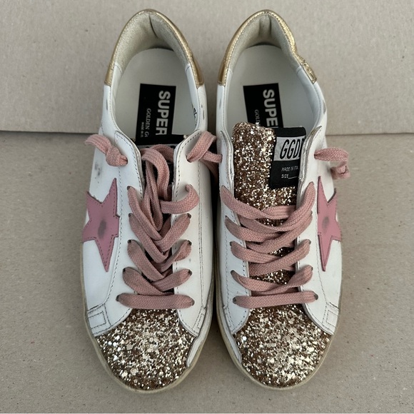 - NEW Golden Goose x REVOLVE Super Star in White, Ancient Pink, & Gold R100 - Picture 3 of 6